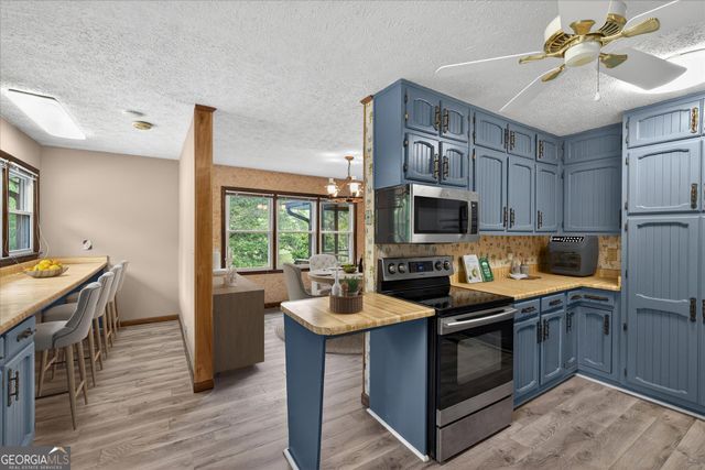 6882 Cowan Mill Rd, Winston, GA 30187