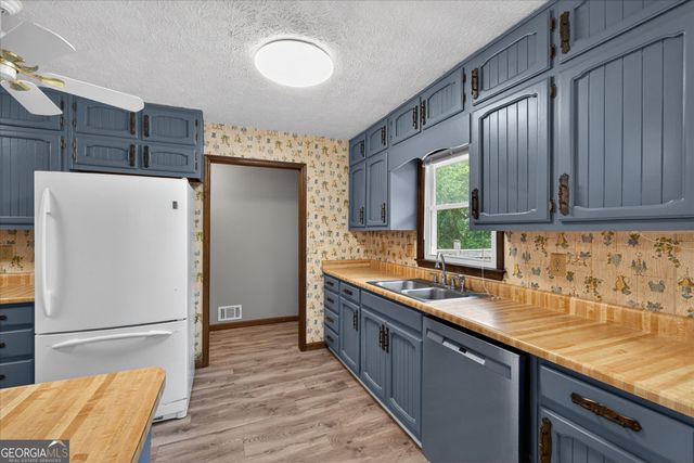 6882 Cowan Mill Rd, Winston, GA 30187