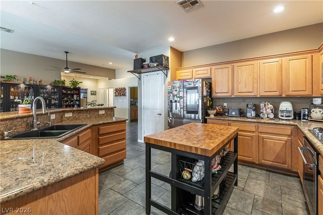 8920 Mannix Court, Las Vegas, NV 89143