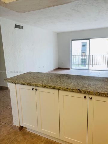 6900 N Kendall Dr A304, Pinecrest, FL 33156