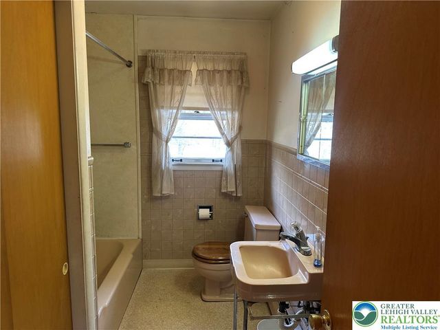 3925 Union Avenue, North Whitehall Twp, PA 18078