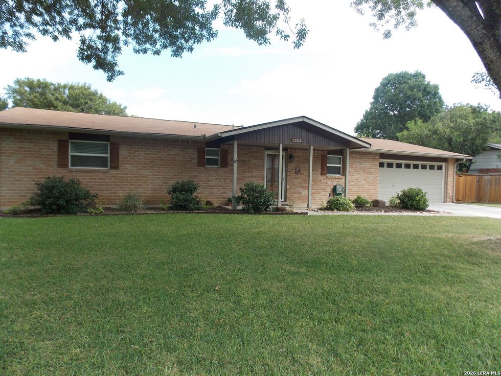 1309 Azalea Lane, New Braunfels, TX 78130