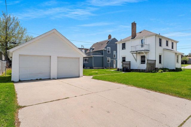 2616 Meadow LANE, Manitowoc, WI 54220