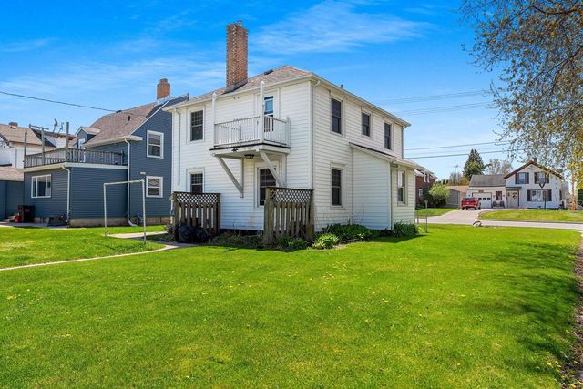 2616 Meadow LANE, Manitowoc, WI 54220