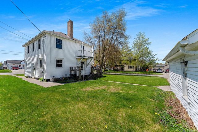 2616 Meadow LANE, Manitowoc, WI 54220