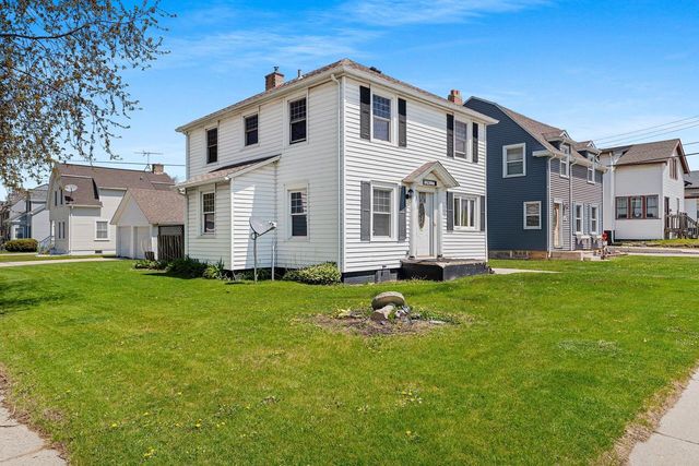2616 Meadow LANE, Manitowoc, WI 54220