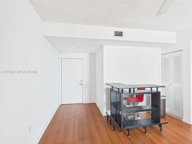 275 NE 18th St 810, Miami, FL 33132