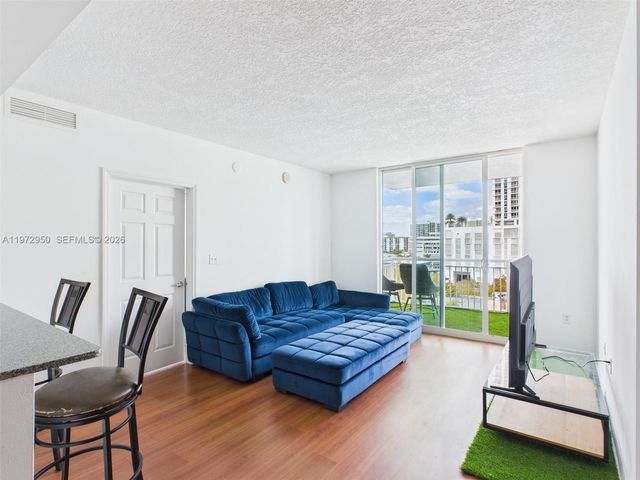 275 NE 18th St 810, Miami, FL 33132