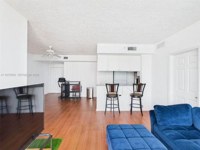 275 NE 18th St 810, Miami, FL 33132