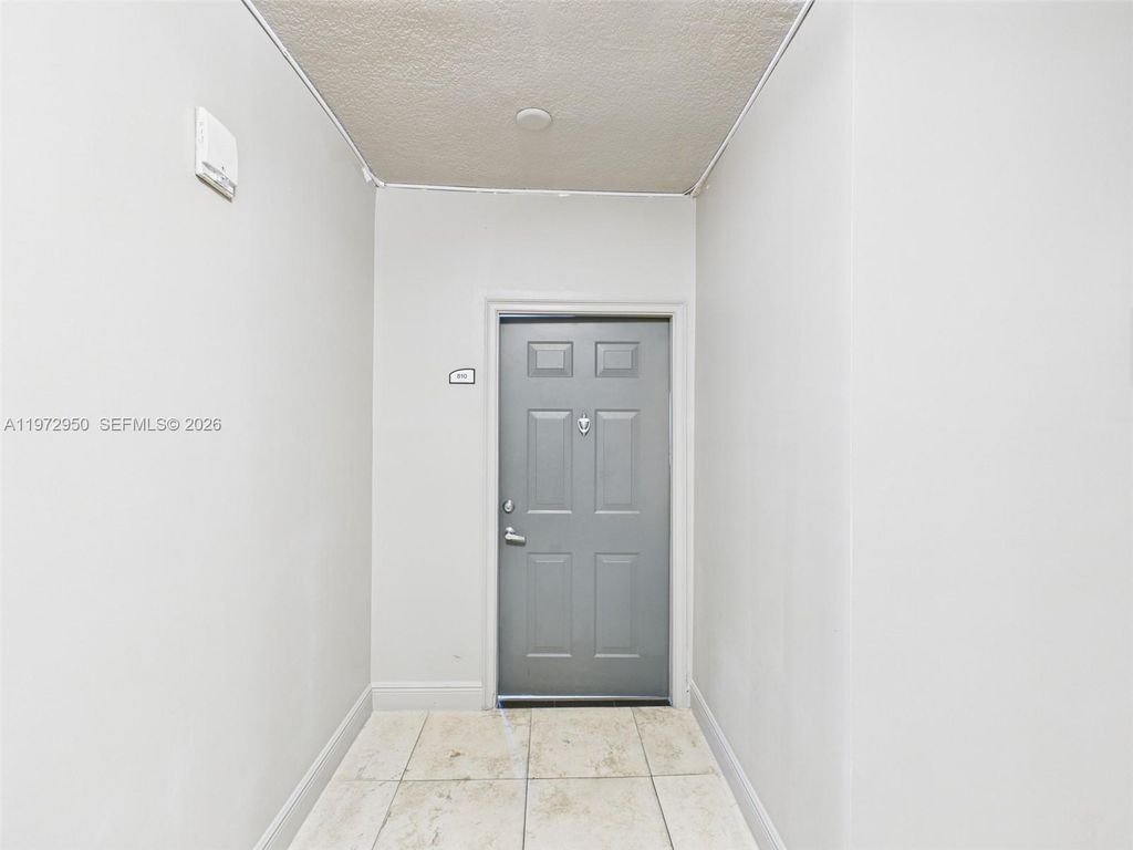 275 NE 18th St 810, Miami, FL 33132