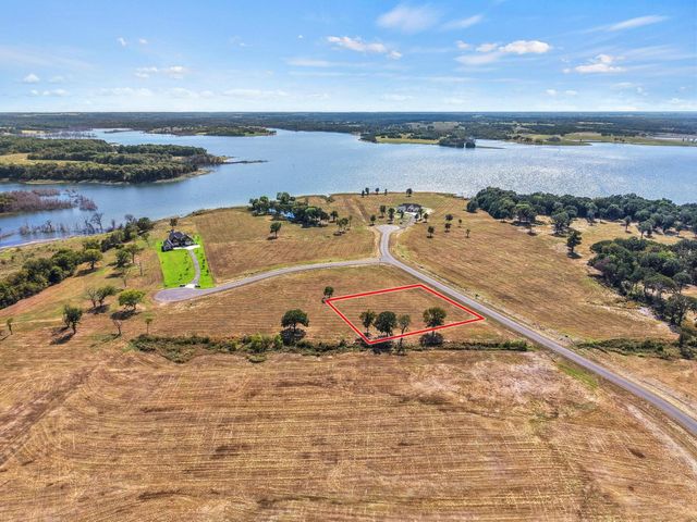 315 Lakewood Lane, Honey Grove, TX 75446