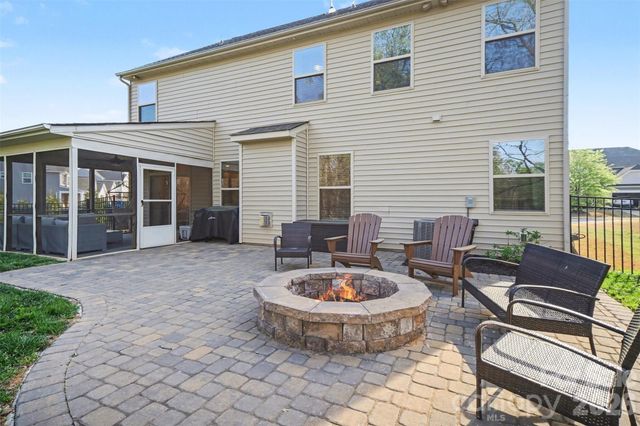 128 Lantern Acres Drive, Mooresville, NC 28115