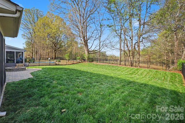 128 Lantern Acres Drive, Mooresville, NC 28115