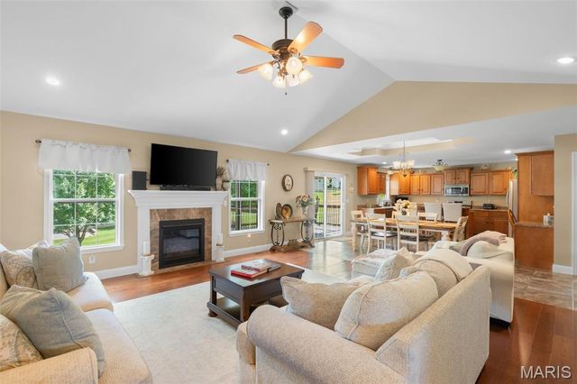 2362 Fire Crest Court, Washington, MO 63090