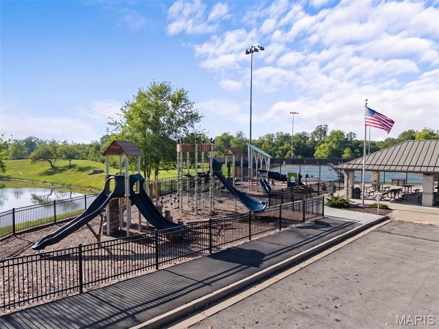2362 Fire Crest Court, Washington, MO 63090