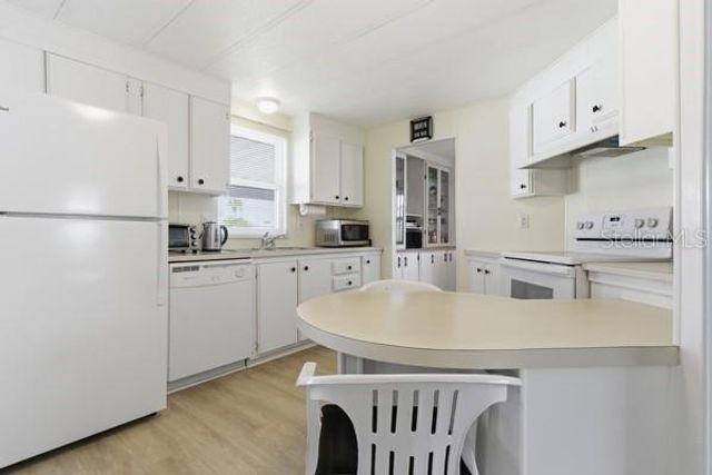 499 LONGWOOD DRIVE, Venice, FL 34285