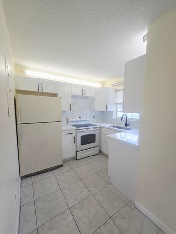 3196 49th Lane S, Lake Worth Beach, FL 33461