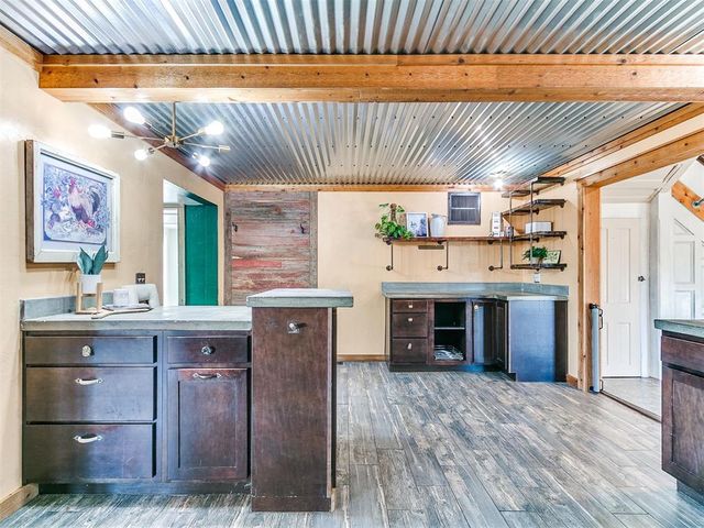 1217 W Industrial Road, Guthrie, OK 73044