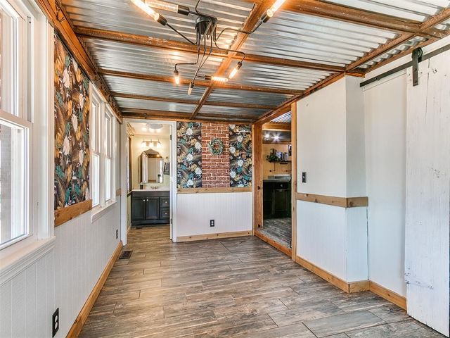 1217 W Industrial Road, Guthrie, OK 73044