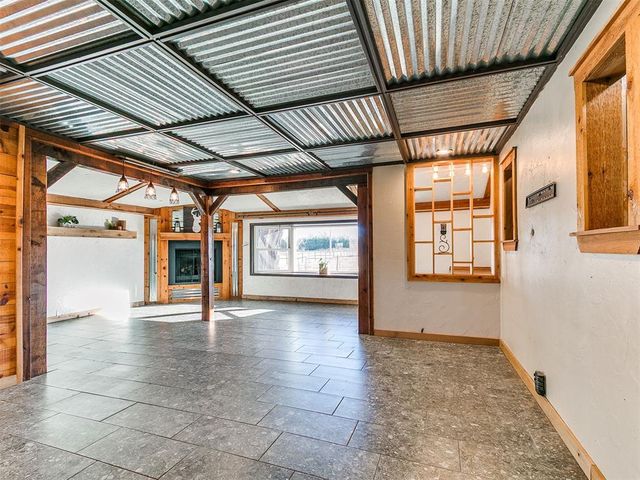 1217 W Industrial Road, Guthrie, OK 73044