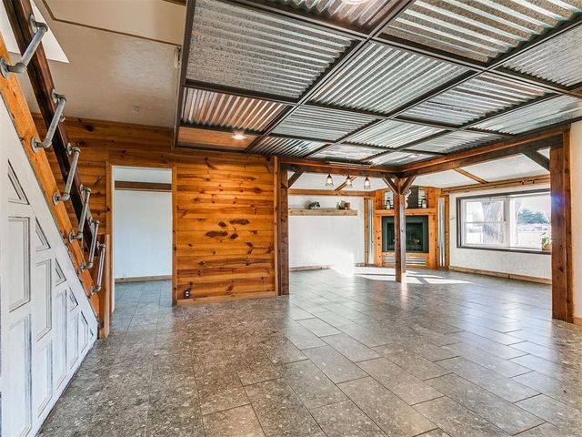 1217 W Industrial Road, Guthrie, OK 73044