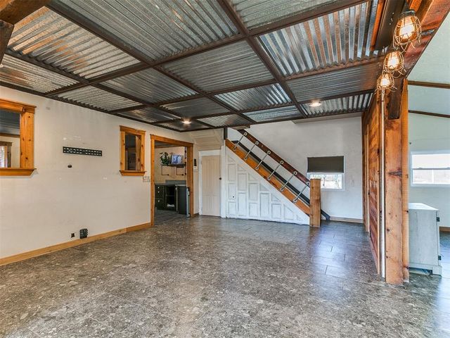 1217 W Industrial Road, Guthrie, OK 73044