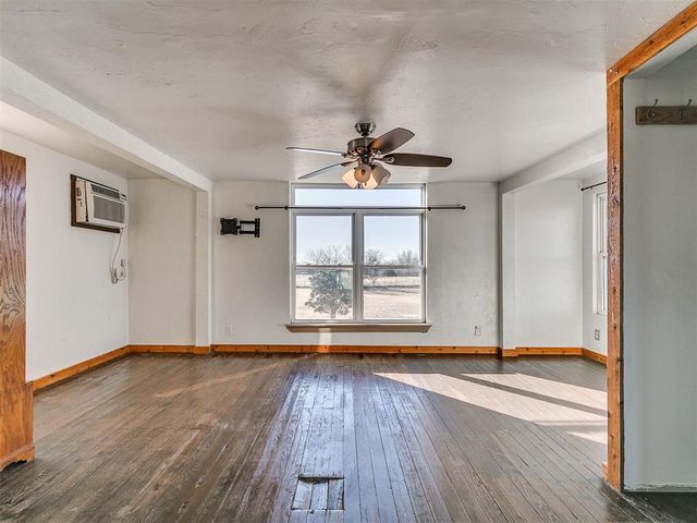 1217 W Industrial Road, Guthrie, OK 73044