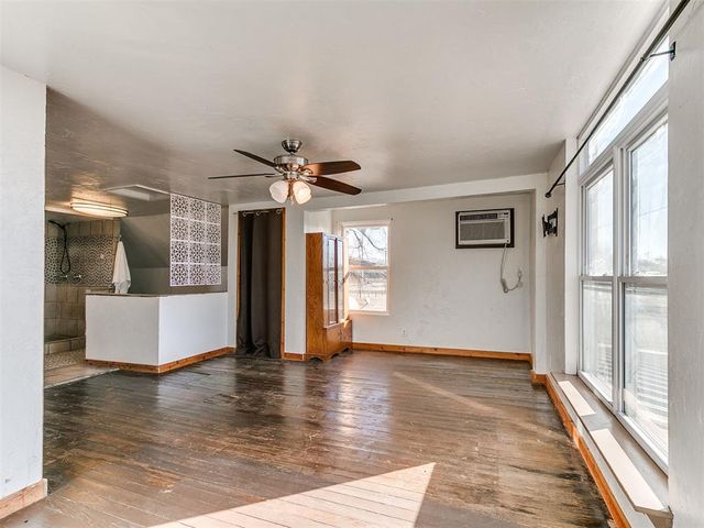 1217 W Industrial Road, Guthrie, OK 73044