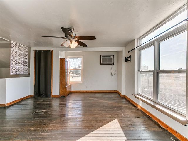 1217 W Industrial Road, Guthrie, OK 73044