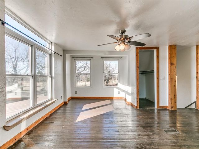 1217 W Industrial Road, Guthrie, OK 73044