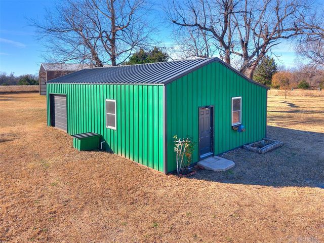 1217 W Industrial Road, Guthrie, OK 73044