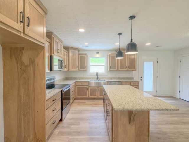1790 Hawkins Branch Rd, Bethpage, TN 37022