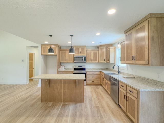 1790 Hawkins Branch Rd, Bethpage, TN 37022