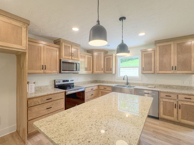 1790 Hawkins Branch Rd, Bethpage, TN 37022