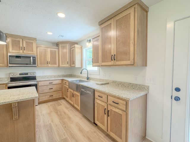 1790 Hawkins Branch Rd, Bethpage, TN 37022