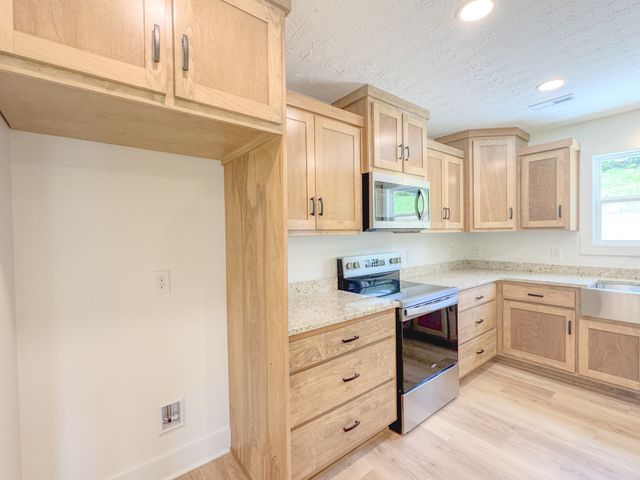 1790 Hawkins Branch Rd, Bethpage, TN 37022