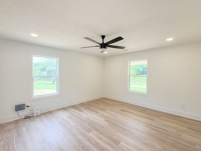 1790 Hawkins Branch Rd, Bethpage, TN 37022