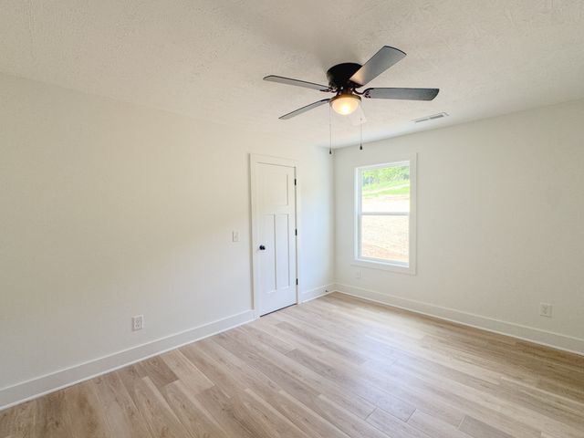 1790 Hawkins Branch Rd, Bethpage, TN 37022