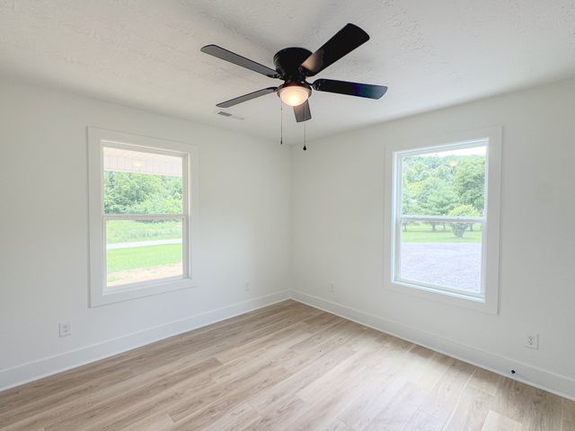 1790 Hawkins Branch Rd, Bethpage, TN 37022