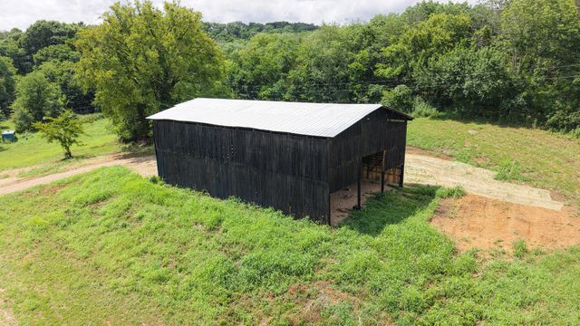 1790 Hawkins Branch Rd, Bethpage, TN 37022