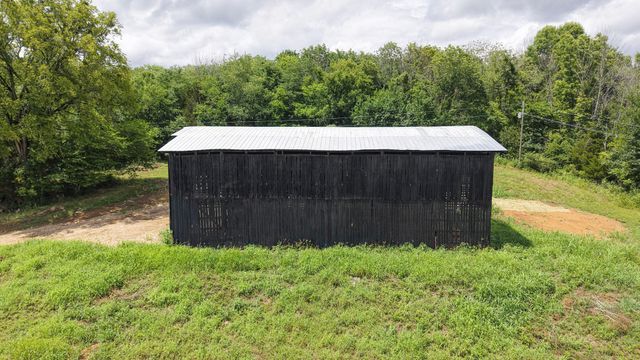 1790 Hawkins Branch Rd, Bethpage, TN 37022