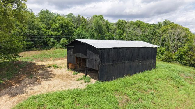 1790 Hawkins Branch Rd, Bethpage, TN 37022