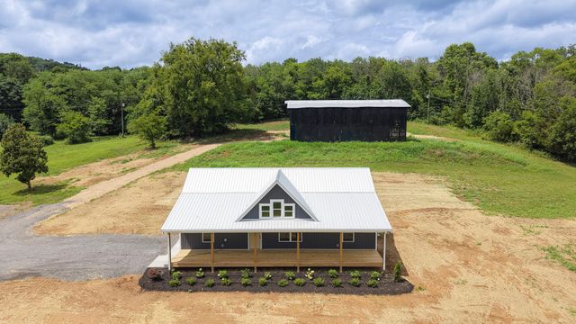 1790 Hawkins Branch Rd, Bethpage, TN 37022