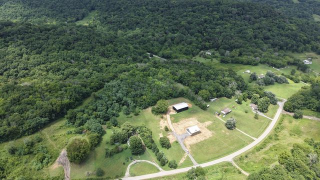 1790 Hawkins Branch Rd, Bethpage, TN 37022