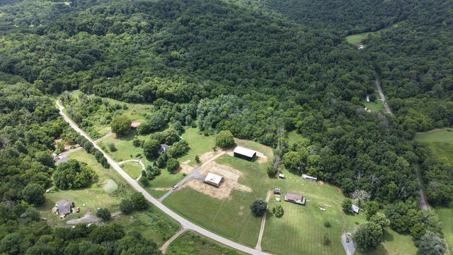 1790 Hawkins Branch Rd, Bethpage, TN 37022