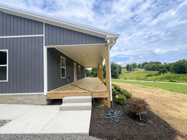 1790 Hawkins Branch Rd, Bethpage, TN 37022