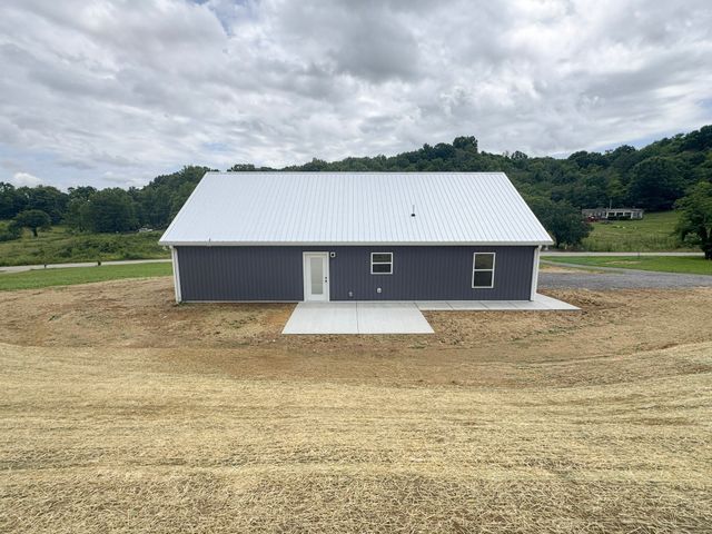 1790 Hawkins Branch Rd, Bethpage, TN 37022