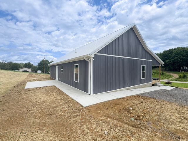 1790 Hawkins Branch Rd, Bethpage, TN 37022