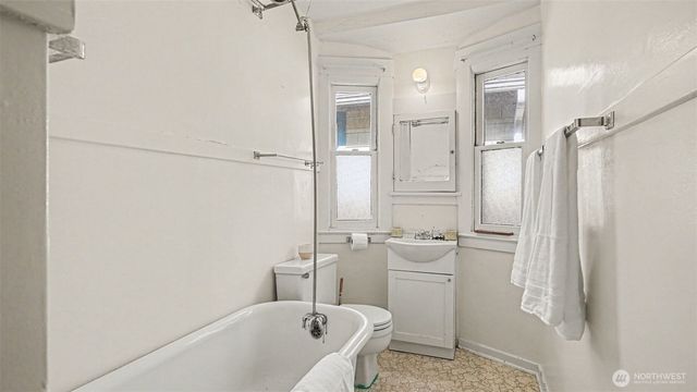 7220 4th Avenue NW, Seattle, WA 98117