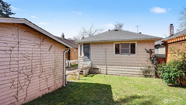 7220 4th Avenue NW, Seattle, WA 98117